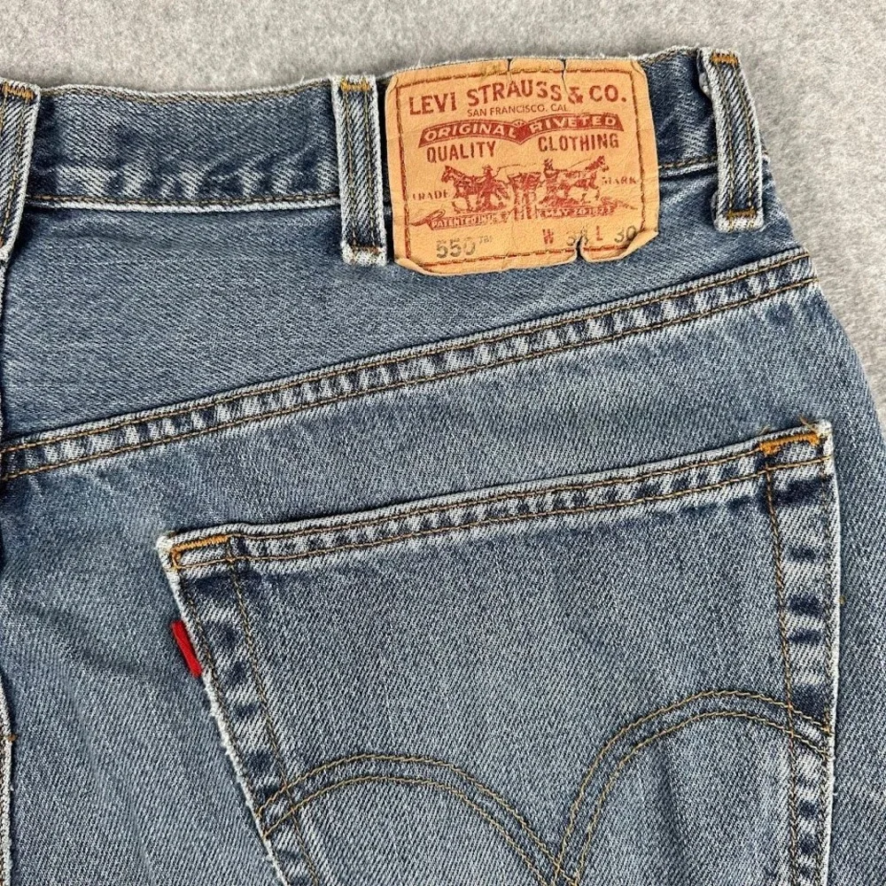 Vintage Y2K Levi's 550 Mens Relaxed Fit‎ Blue Jeans Size 34x30 Distressed Rodeo